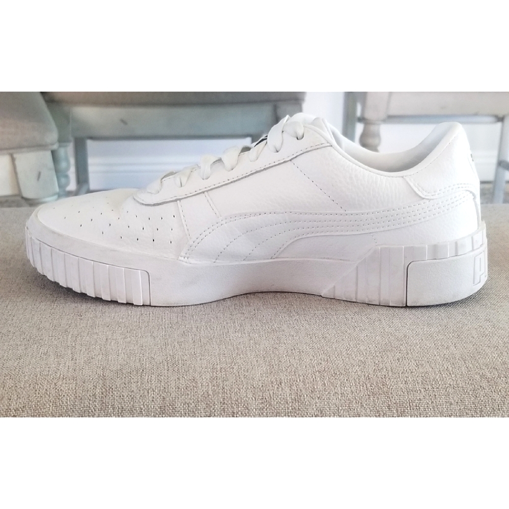 Women's Sneakers - Picture 2 of 4